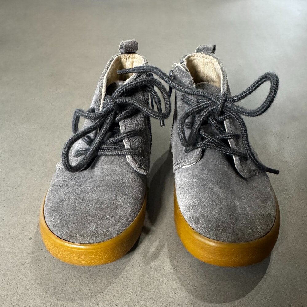 GAP Kids Grey Suede Chukka Boots – Size 7 (Little Kid)